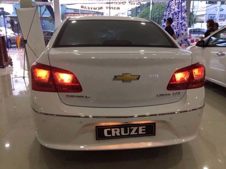 Bán ô tô Chevrolet Cruze đời 2017, màu trắng, nhập khẩu chính hãng, giá 589tr-3