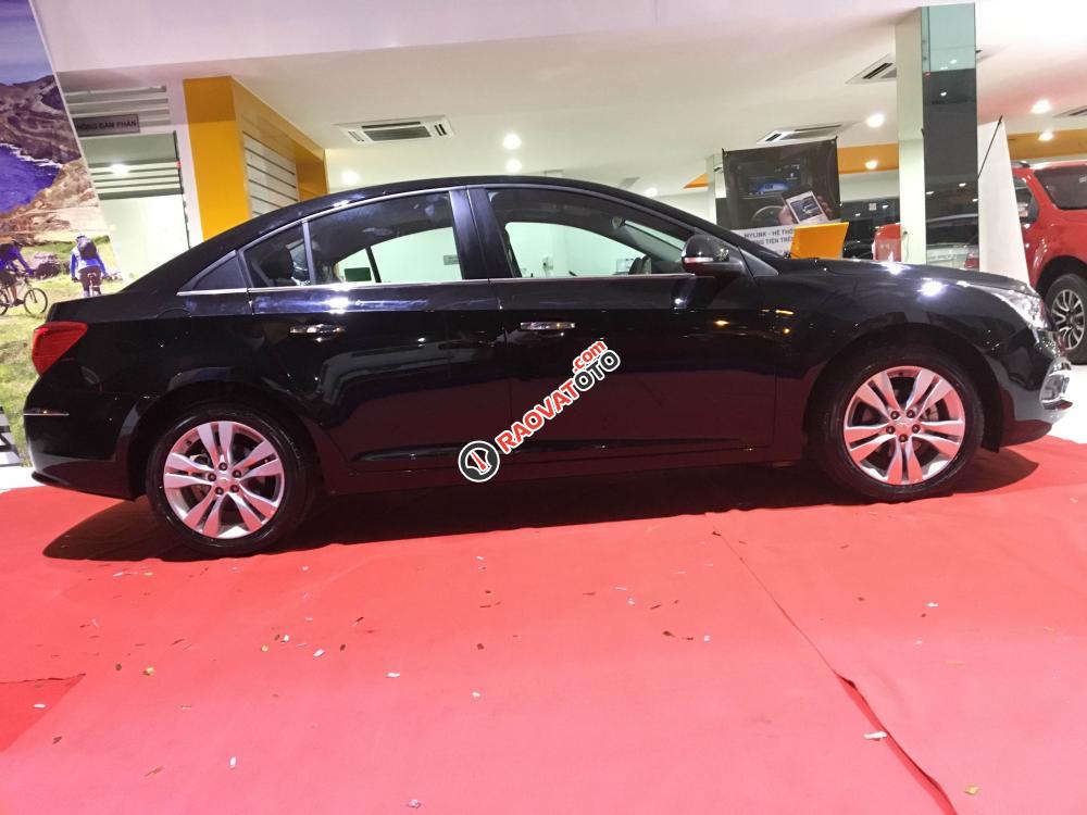 Bán Chevrolet Cruze 2017 số tự động vay 100% giá trị xe, trả trước 90tr, LH ngay để được tư vấn-6