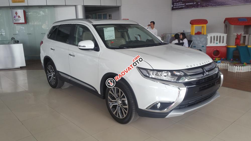 [Mitsubishi Quảng Ninh] bán ô tô Mitsubishi Outlander 2.0 CVT 2017, màu trắng, nhập khẩu, giá cực tốt-0