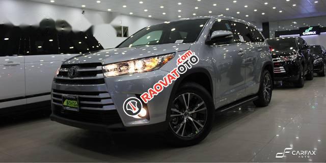 Bán xe Toyota Highlander LE sản xuất 2017, màu bạc, xe nhập-0