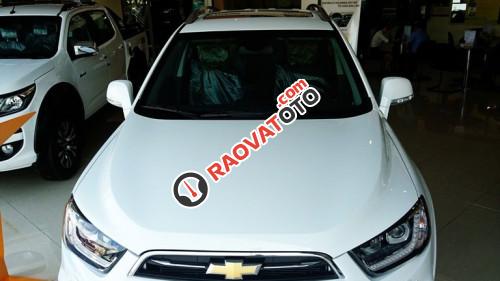 Bán Chevrolet Captiva 2.4 AT đời 2017, màu trắng, 879 triệu-0