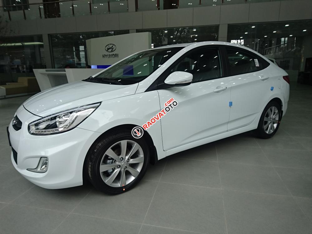 Giao bán Hyundai Accent Blue model 2017 các phiên bản MT, AT, giá tốt, mua xe chỉ từ 105 triệu, LH: 090.467.5566-2