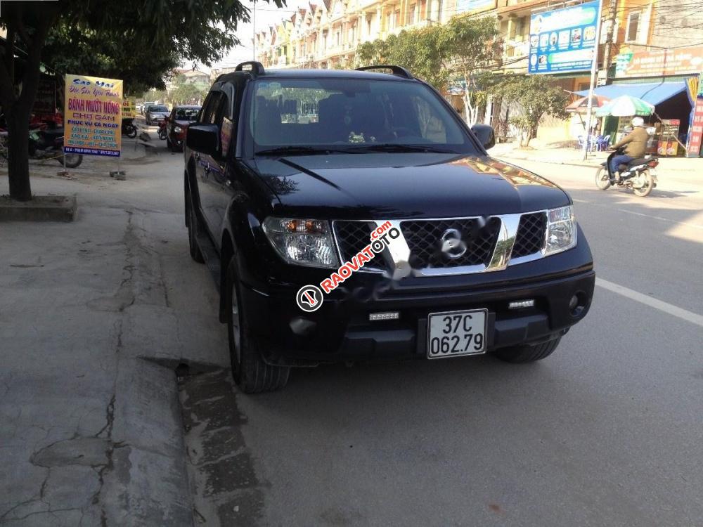 Cần bán gấp Nissan Navara LE 2.5MT 4WD đời 2012, màu đen, xe nhập số sàn-1