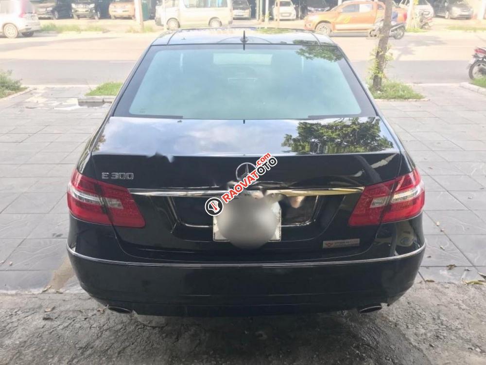 Cần bán Mercedes E300 sản xuất 2009, màu đen, 775 triệu-2