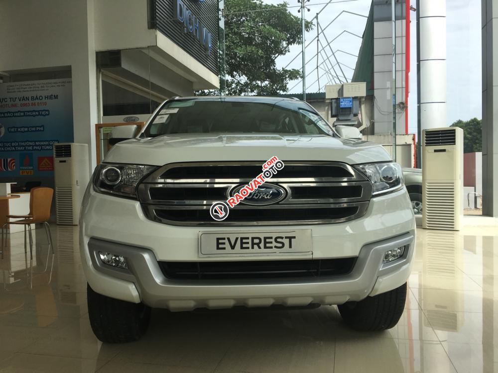 Giao ngay Ford Everest Trend 2.2L 4x2 AT màu trắng tại An Đô Ford, LH: 0963483132-0