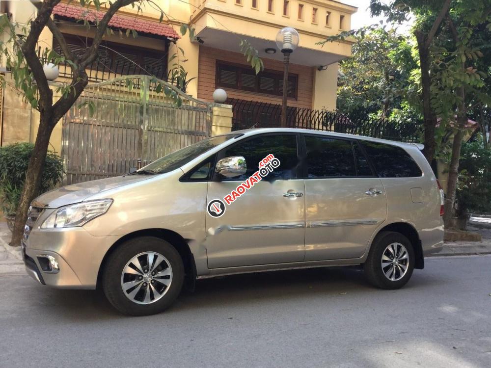 Bán ô tô Toyota Innova 2.0E đời 2016 chính chủ-5