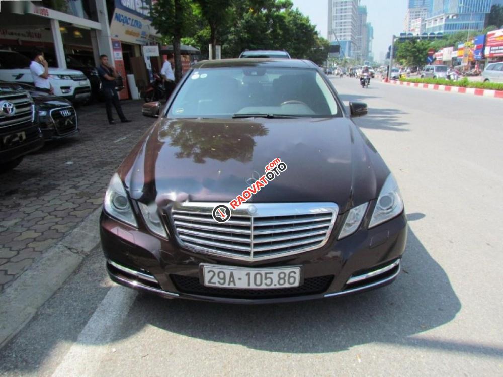 Cần bán xe Mercedes E300 đời 2011, màu nâu-1