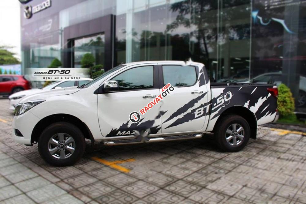 Bán ô tô Mazda BT 50 2.2L 4x4 MT sản xuất 2017, màu trắng, xe nhập, 630tr-5