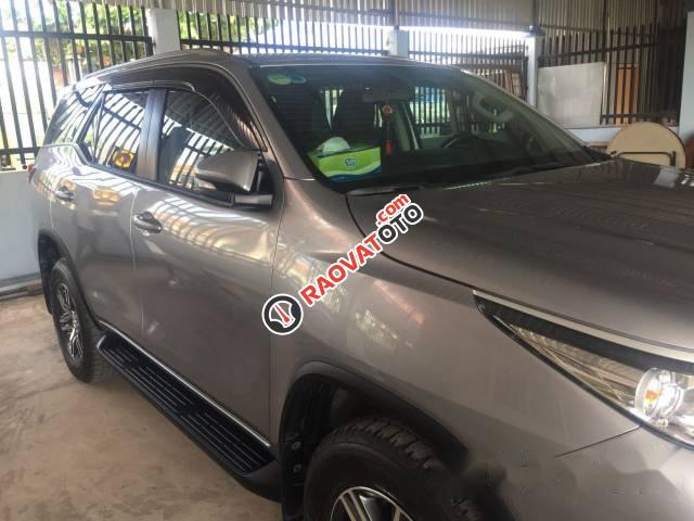 Cần bán gấp Toyota Fortuner đời 2017, màu bạc-3