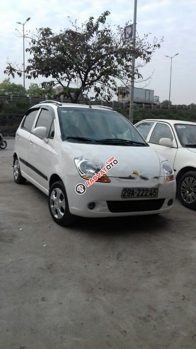 Bán Chevrolet Spark sản xuất 2011, màu trắng chính chủ, giá tốt-2