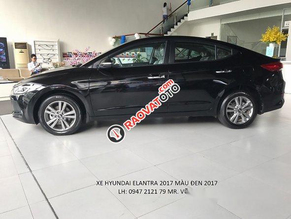 Bán xe Hyundai Elantra đời 2017, màu đen-1