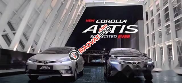 Bán Toyota Corolla altis đời 2017, màu bạc, 700tr-1