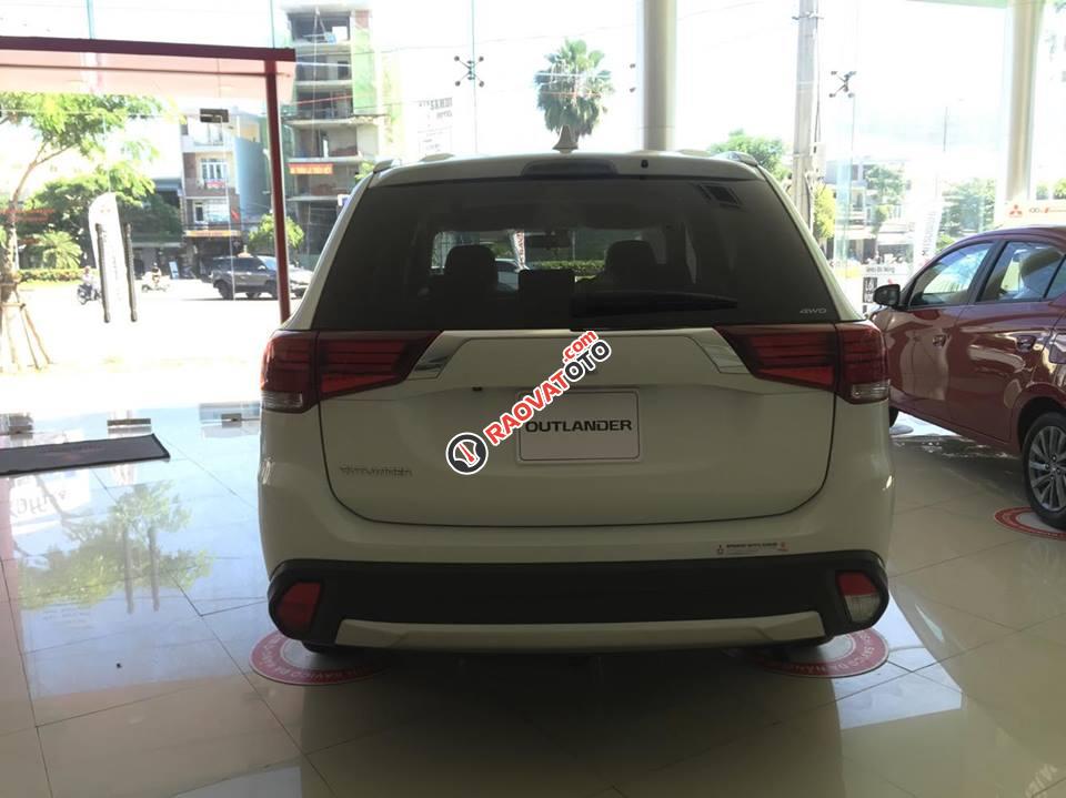 [New] Bán Mitsubishi Outlander 7 chỗ đời 2018, lợi xăng 7L/100km, cho góp đến 90%, lãi suất thấp, LH: 0905.91.01.99-4