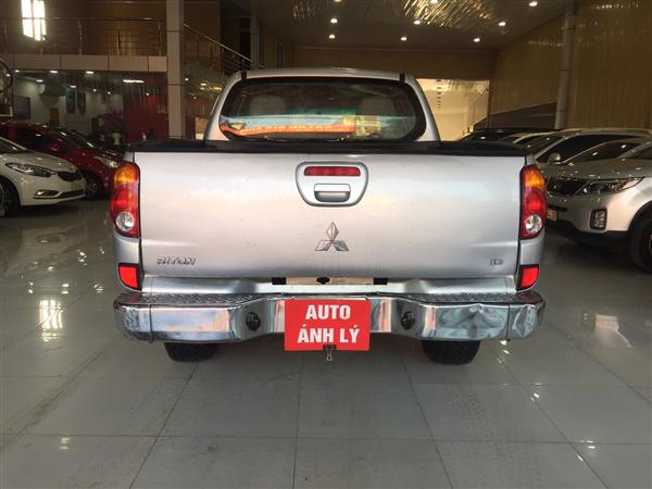 Bán Mitsubishi Triton đời 2009, màu bạc, nhập khẩu, số sàn-1