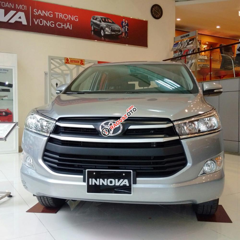 Bán Innova 2.0E 2018 số sàn, giao xe tận nơi bằng xe chuyên dùng, hỗ trợ trên 80%, lãi suất tối ưu 3.99%-0