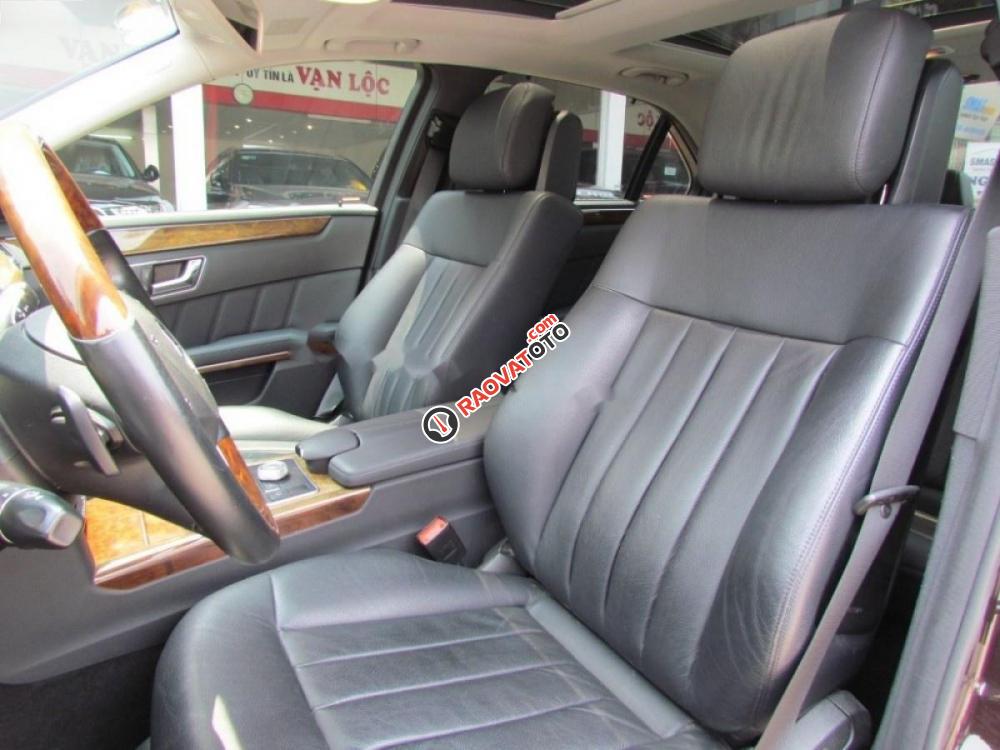 Cần bán xe Mercedes E300 đời 2011, màu nâu-4