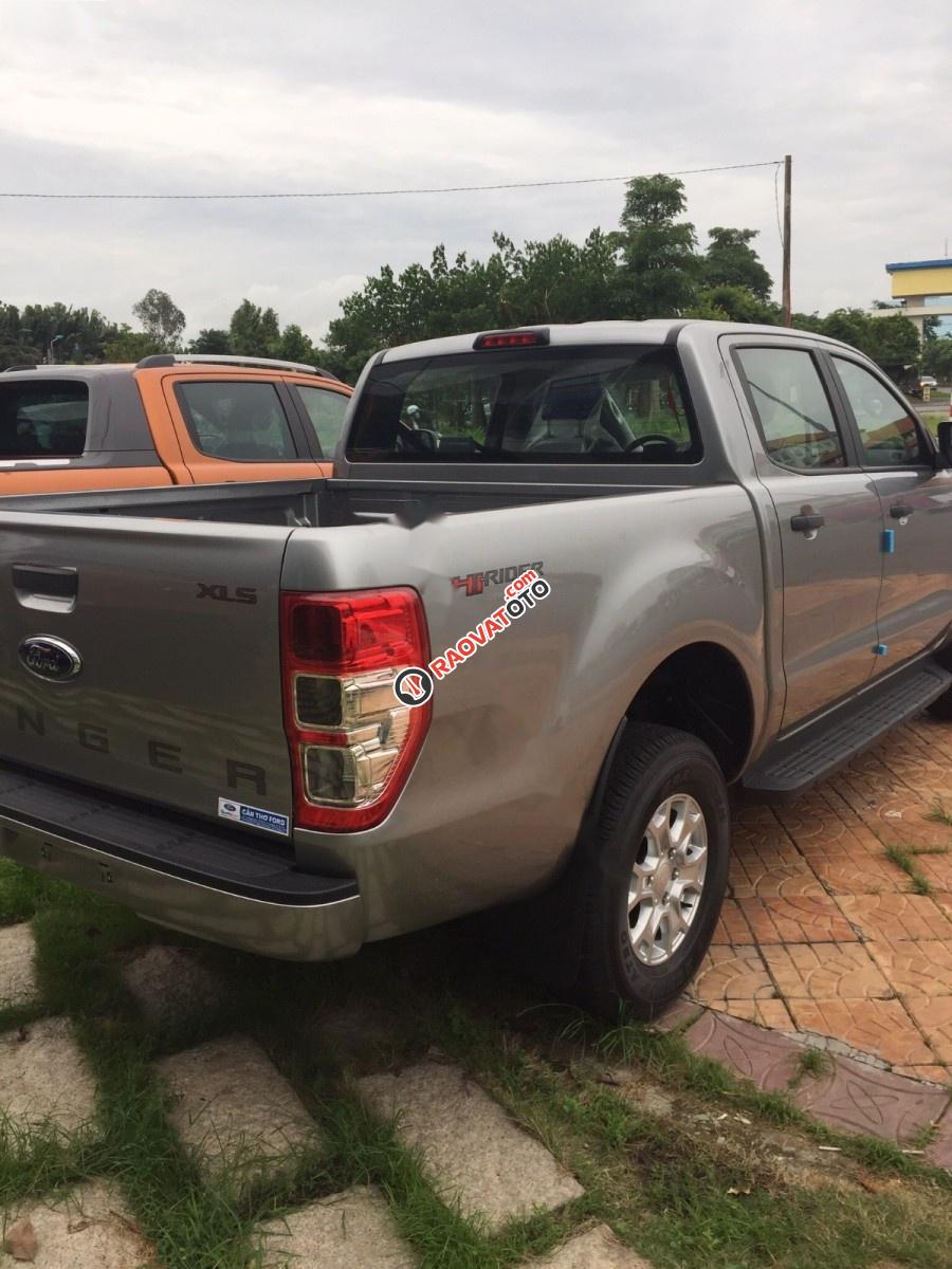 Bán xe Ford Ranger XLS 2.2L 4x2 AT đời 2017, màu ghi vàng, nhập khẩu nguyên chiếc, 675tr-2