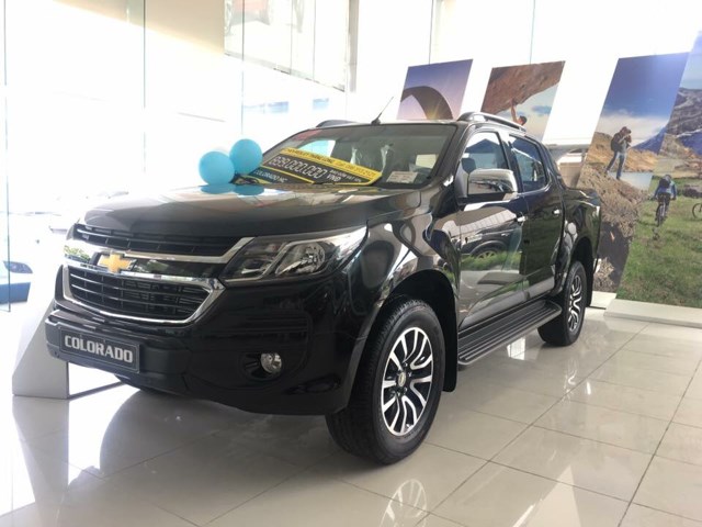 Bán Chevrolet Colorado đời 2017, màu đen, xe nhập, 839tr-2