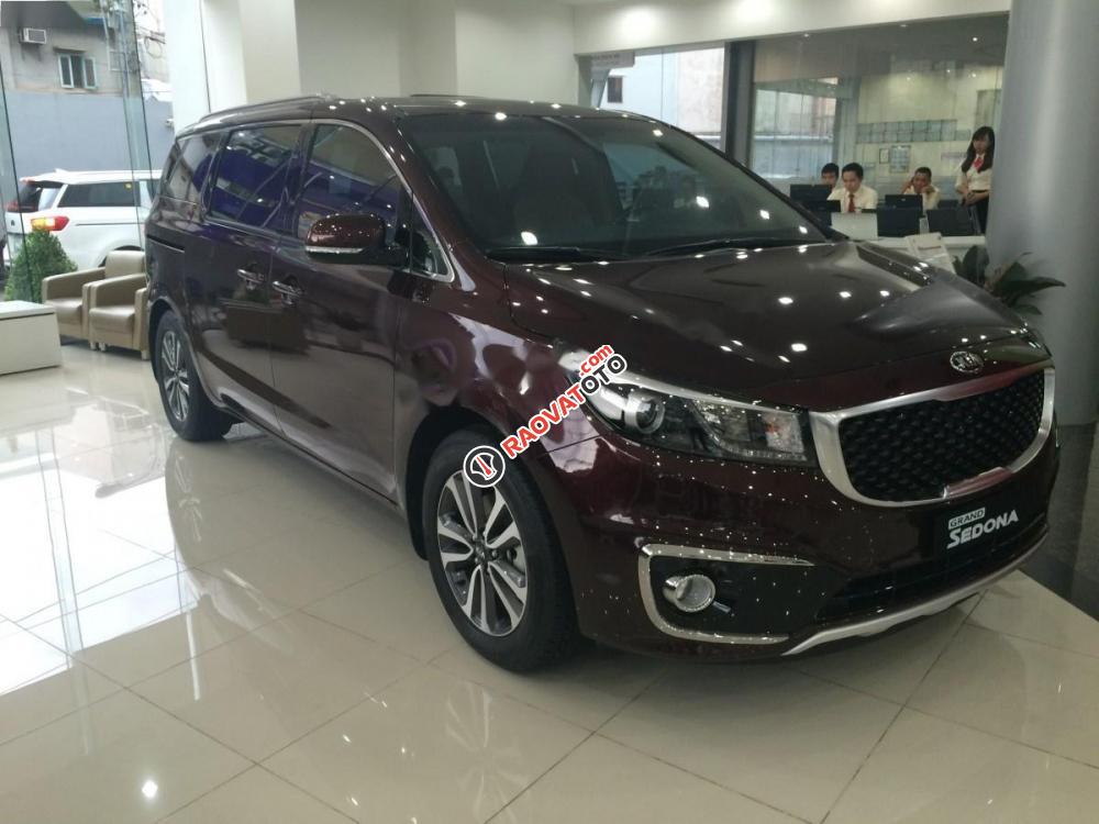 Cần bán xe Kia Sedona 2.2L DATH sản xuất 2016, màu đỏ-0