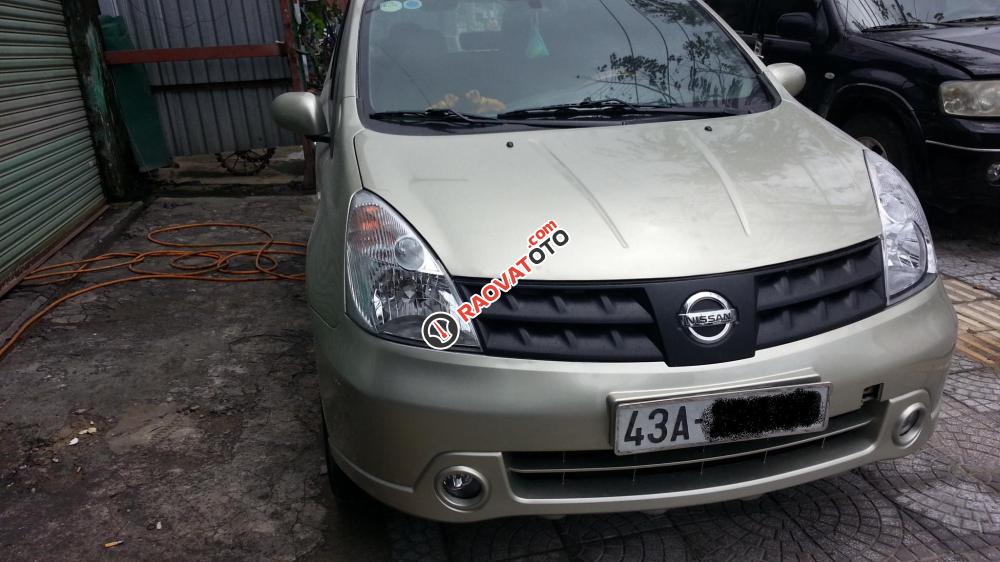 Cần bán gấp Nissan Livina 2011, màu vàng cát, còn mới-1