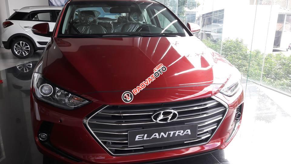 Giá xe Elantra 1.6 AT, màu đỏ, đã bao gồm phí trước bạ. Chỉ có 150 triệu lấy xe, LH Hương: 0902.608.293-13