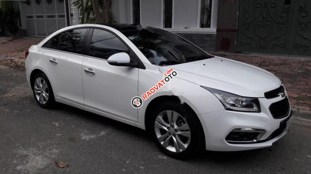 Cần bán gấp Chevrolet Cruze LTZ 1.8L đời 2017, màu trắng chính chủ-1