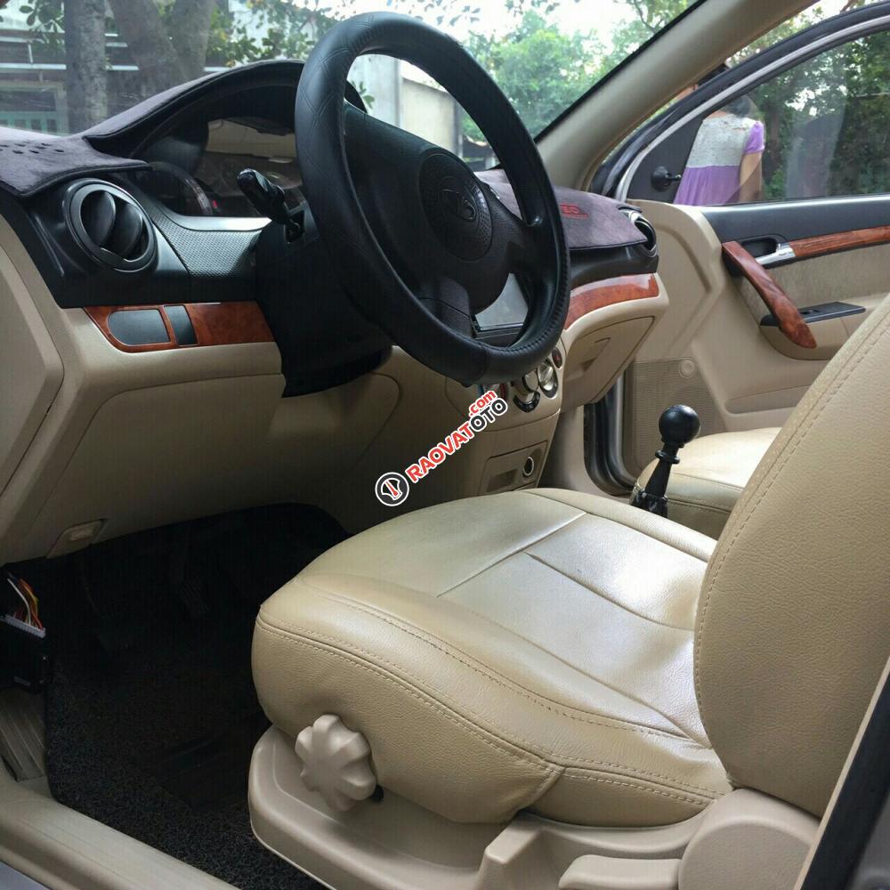 Cần bán gấp Daewoo Gentra đời 2010, màu bạc, xe gia đình-4