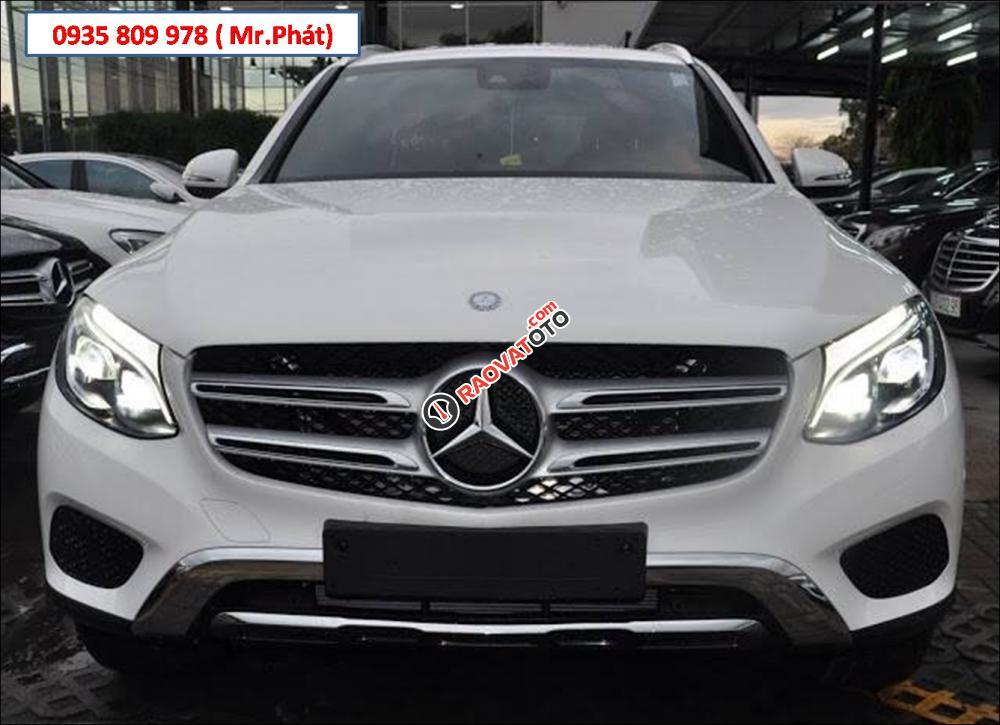 Bán chiếc Mercedes GLC 250 4 Matic 2017, màu trắng-0