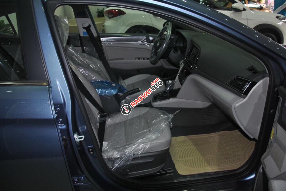 Hyundai Quận 4- Elantra 1.6 AT, màu xanh đá. Giá 730 triệu bao gồm tất cả chi phí. LH Hương: 0902.608.293-19