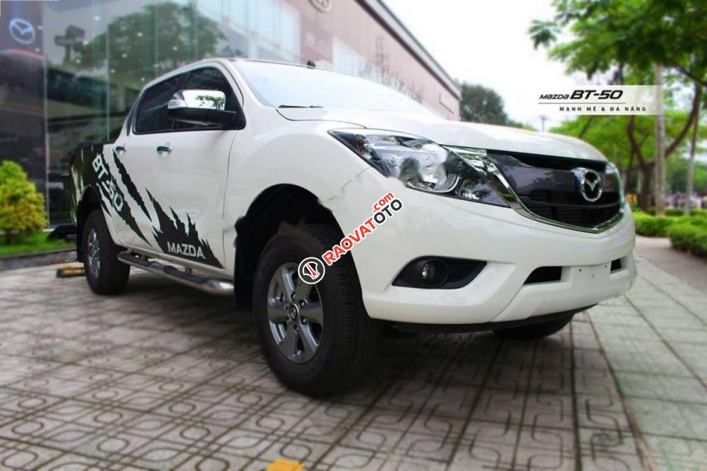 Bán ô tô Mazda BT 50 2.2L 4x4 MT sản xuất 2017, màu trắng, xe nhập, 630tr-2