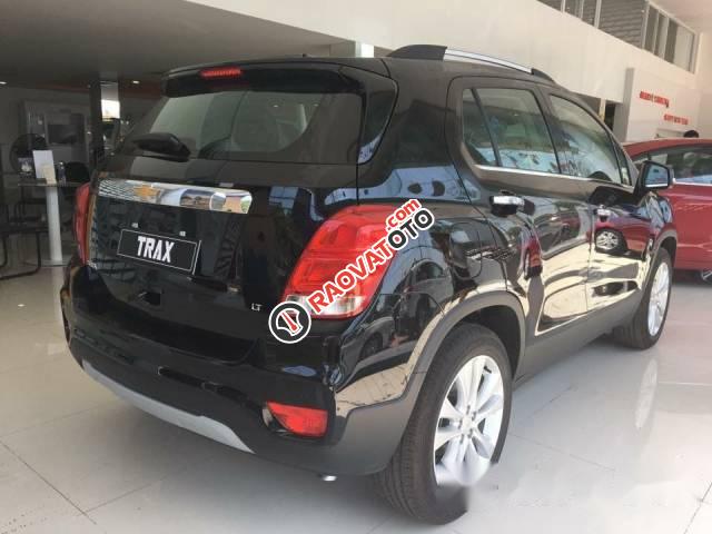 Bán Chevrolet Trax đời 2017, màu đen, nhập khẩu  -0