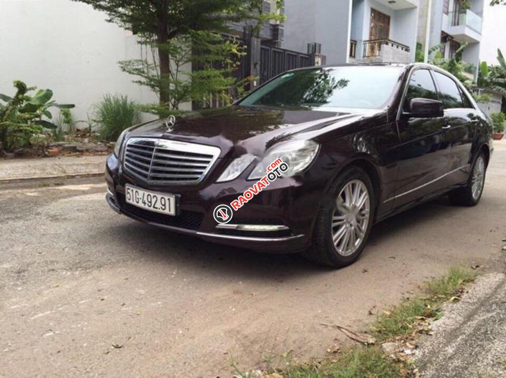 Cần bán xe Mercedes E300 đời 2012, màu nâu-2