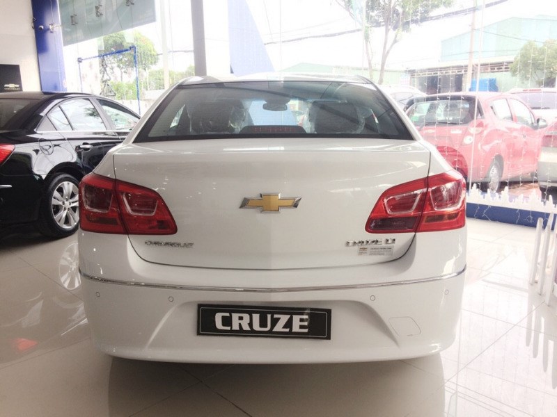 Bán ô tô Chevrolet Cruze đời 2017, màu trắng, nhập khẩu, giá chỉ 589 triệu-4