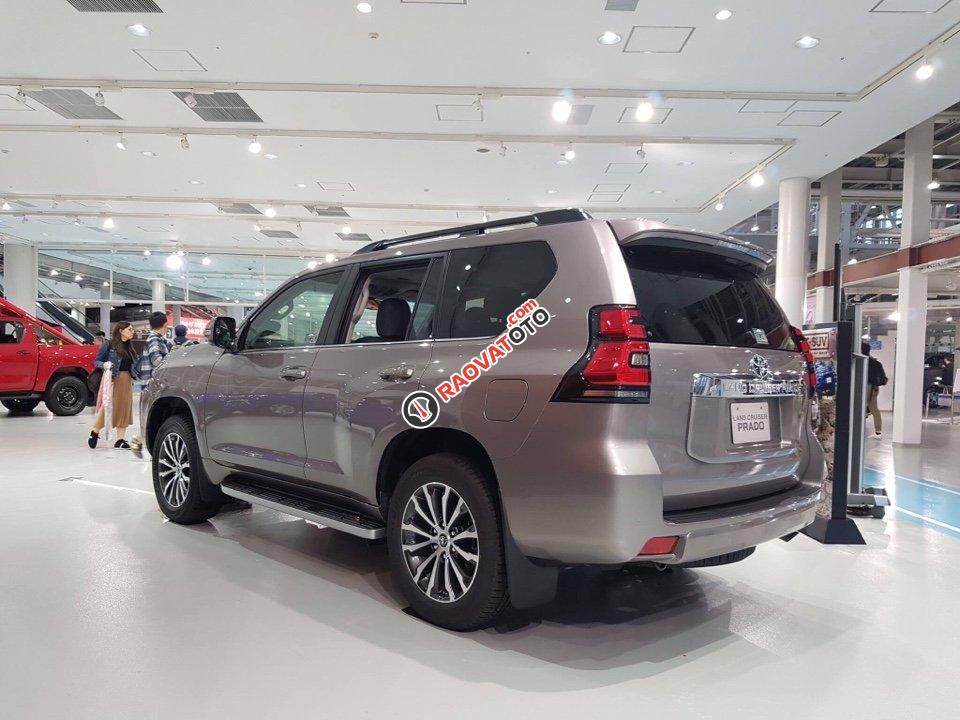 Bán ô tô Toyota Land Cruiser Prado VX đời 2018, màu ghi hồng, xe nhập-9