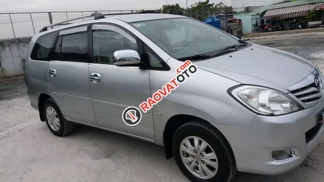 Bán ô tô Toyota Innova 2010, màu bạc-3