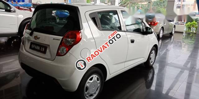 Bán xe Chevrolet Spark đời 2017, màu trắng -2