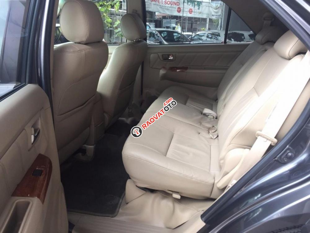 Cần bán lại xe Toyota Fortuner V đời 2010, màu xám xe gia đình, giá 546tr-9