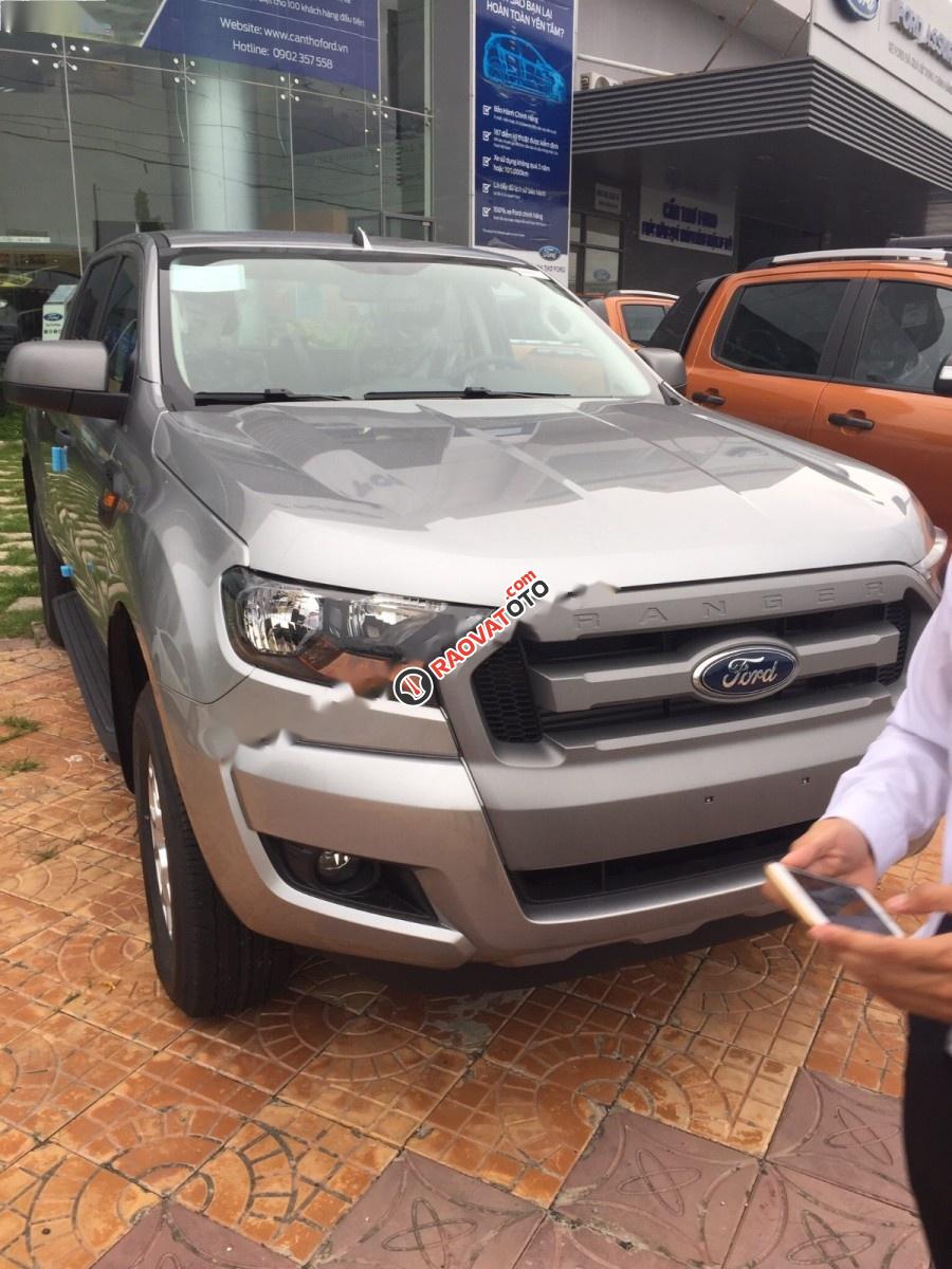 Bán xe Ford Ranger XLS 2.2L 4x2 AT đời 2017, màu ghi vàng, nhập khẩu nguyên chiếc, 675tr-1