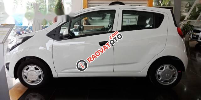 Bán xe Chevrolet Spark đời 2017, màu trắng -1