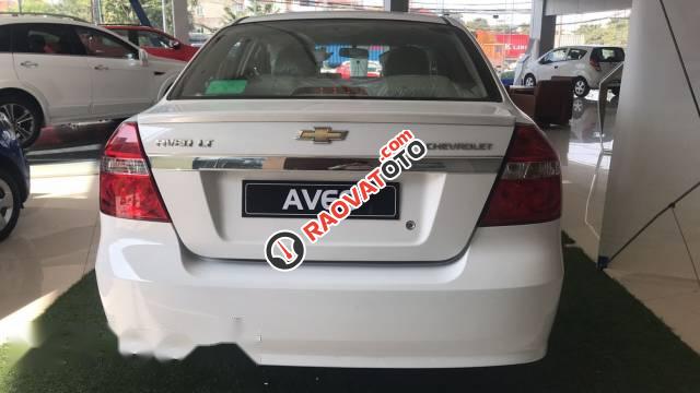 Bán ô tô Chevrolet Aveo LT đời 2017, màu trắng-3