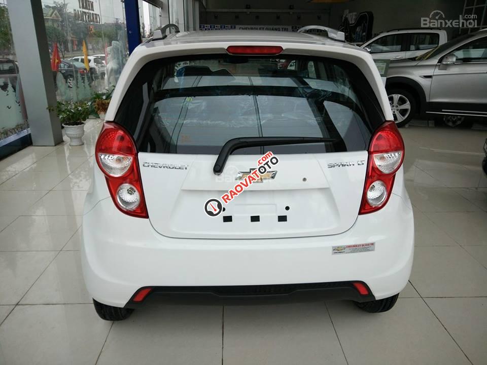 Chevrolet Spark LT 1.2L màu trắng, hỗ trợ mua xe trả góp, lãi suất ưu đãi - LH: 090.102.7102-2