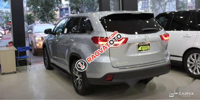 Bán xe Toyota Highlander LE sản xuất 2017, màu bạc, xe nhập-1