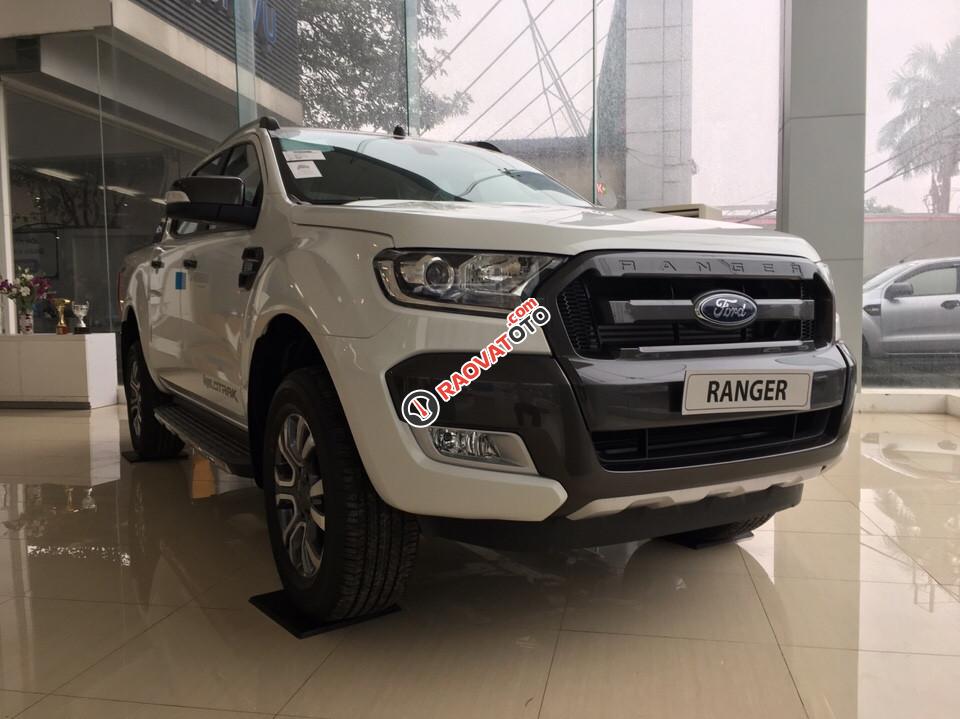 Hỗ trợ trả góp, giao xe tại Lào Cai với chiếc Ford Ranger Wiltrak 2.2 AT mới 100% sản xuất 2017-0