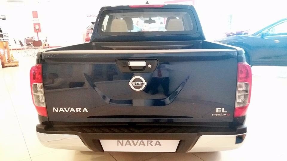 Bán xe Nissan Navara đời 2017, màu xanh lam, nhập khẩu-7