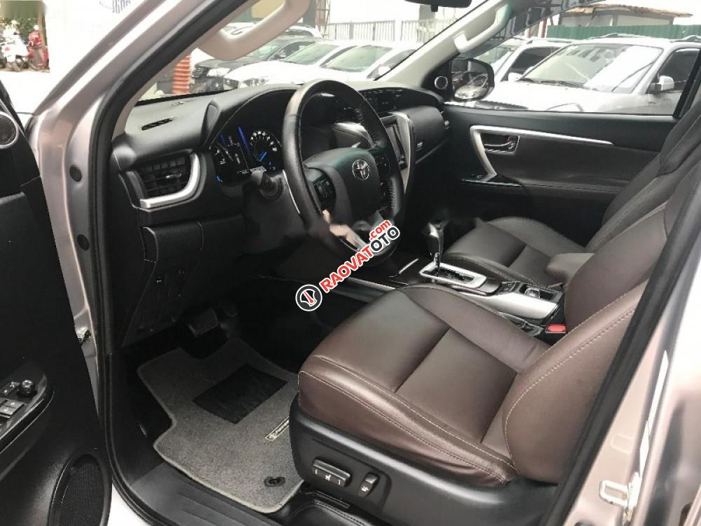 Cần bán Toyota Fortuner 2.7V 4x2 AT đời 2016, màu bạc, xe nhập-2