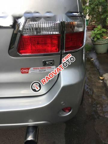 Bán ô tô Toyota Fortuner năm 2010, màu bạc  -2