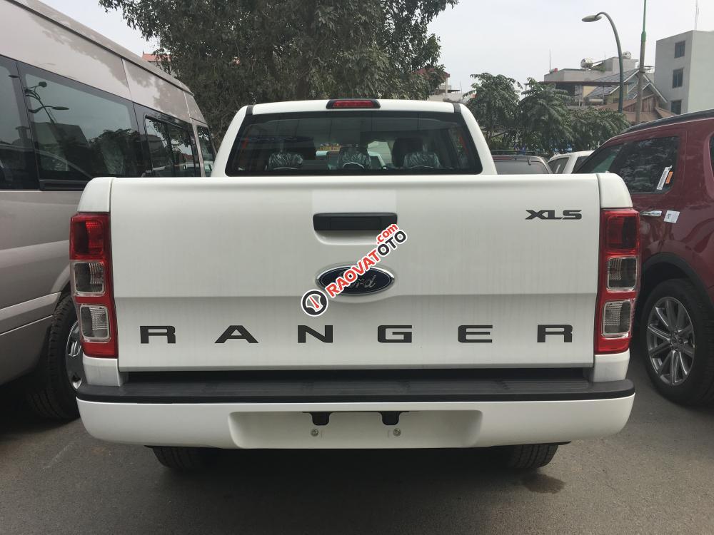Chỉ với hơn 200 triệu đồng quý khách hàng nhận xe ngay, các phiên bản Ford Ranger XLS 2017-0