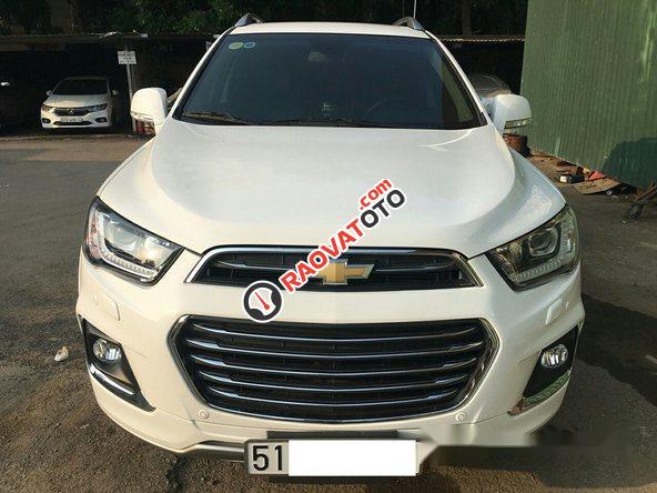 Bán gấp Chevrolet Captiva đời 2017, màu trắng-0