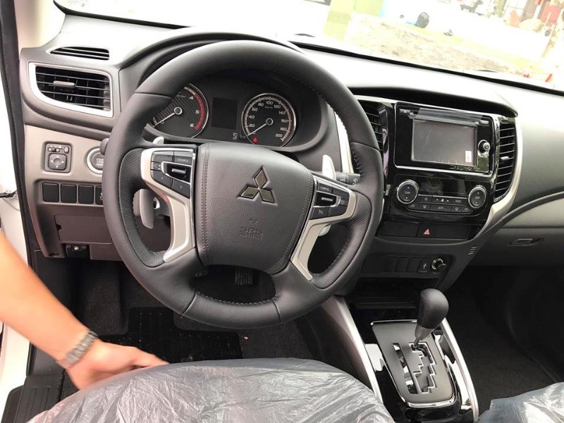 Bán xe Mitsubishi Triton sản xuất 2017, màu trắng, nhập khẩu-8