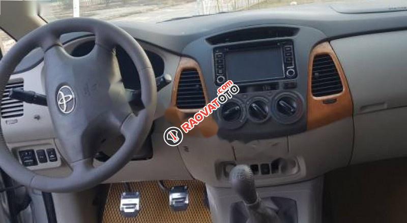 Bán xe Toyota Innova G đời 2010, màu bạc xe gia đình-4